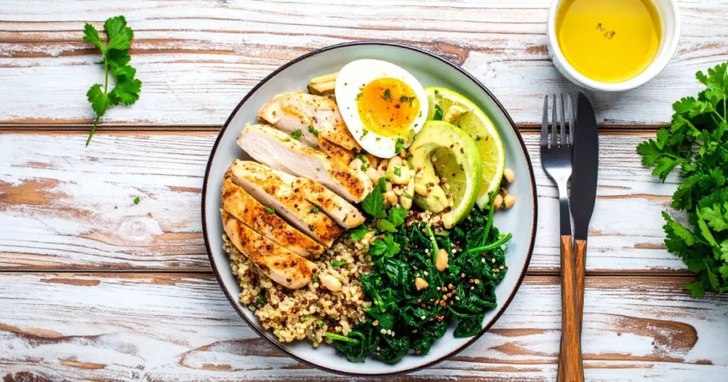 elicious and healthy low FODMAP recipes featuring lemon herb grilled chicken, quinoa, sautéed spinach, and a soft-boiled egg — ideal for digestive health